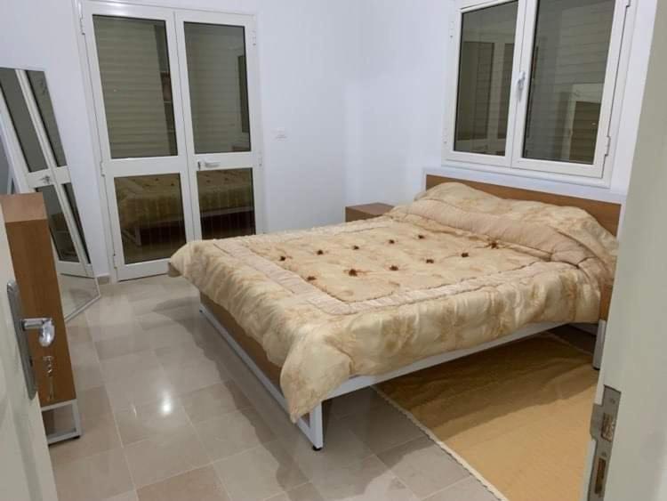 Close El Mghira Industrial Zone Tunisia Appartement *